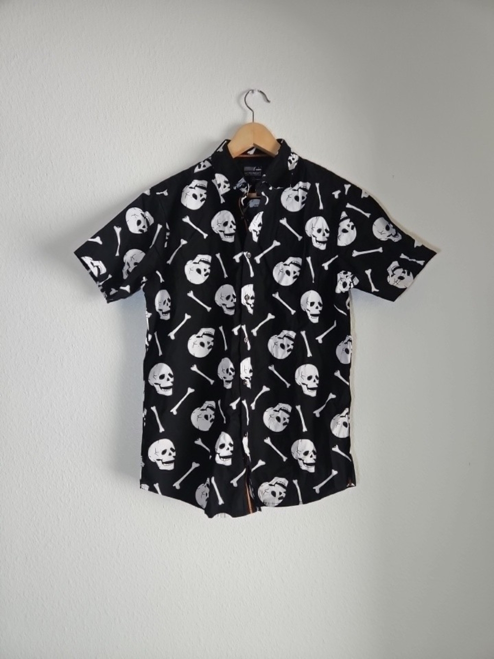 NWOT Men's Black Skull & Bones Print Short-Sleeve Button-Down Shirt Halloween